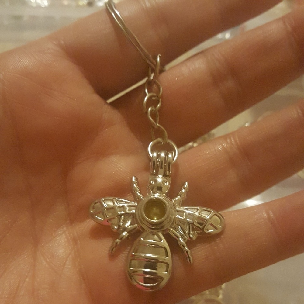 Bumble bee keyring